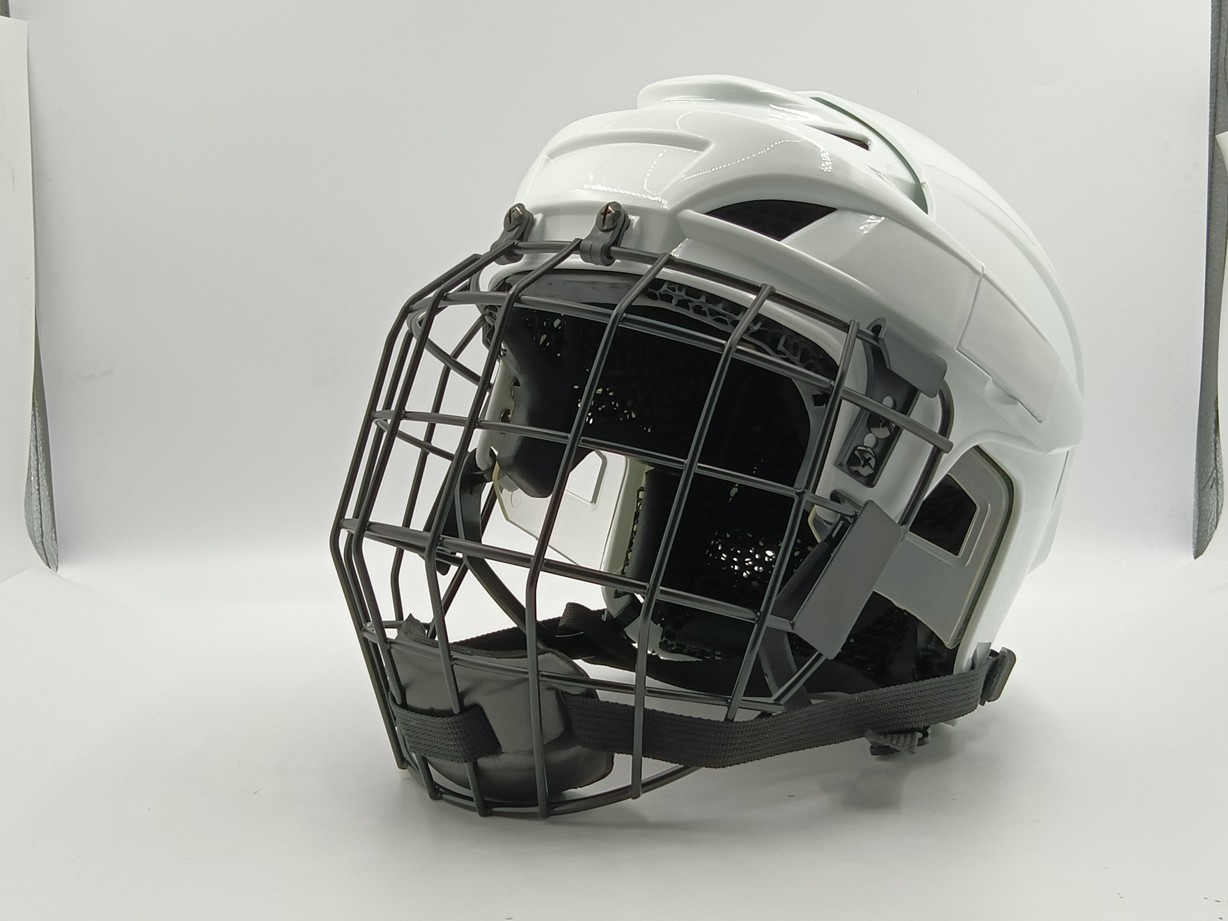 (NEW)GY révolutionne les masques de hockey sur glace grâce à une technologie révolutionnaire d'impression de treillis 3D